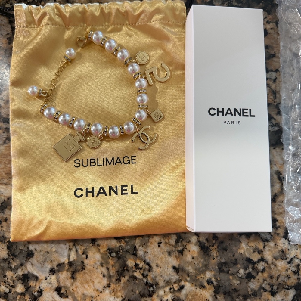 ❌SOLD❌CHANEL Gold-Tone Pearl Charm Bracelet with CC Logo